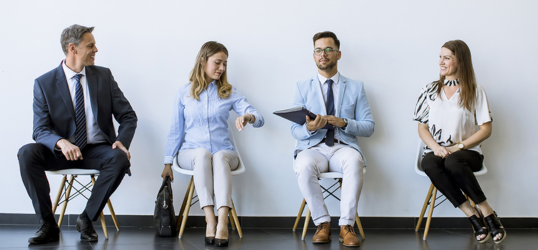 persone in attesa di colloquio