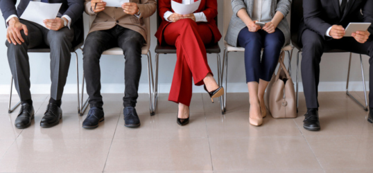 persone in attesa di colloquio