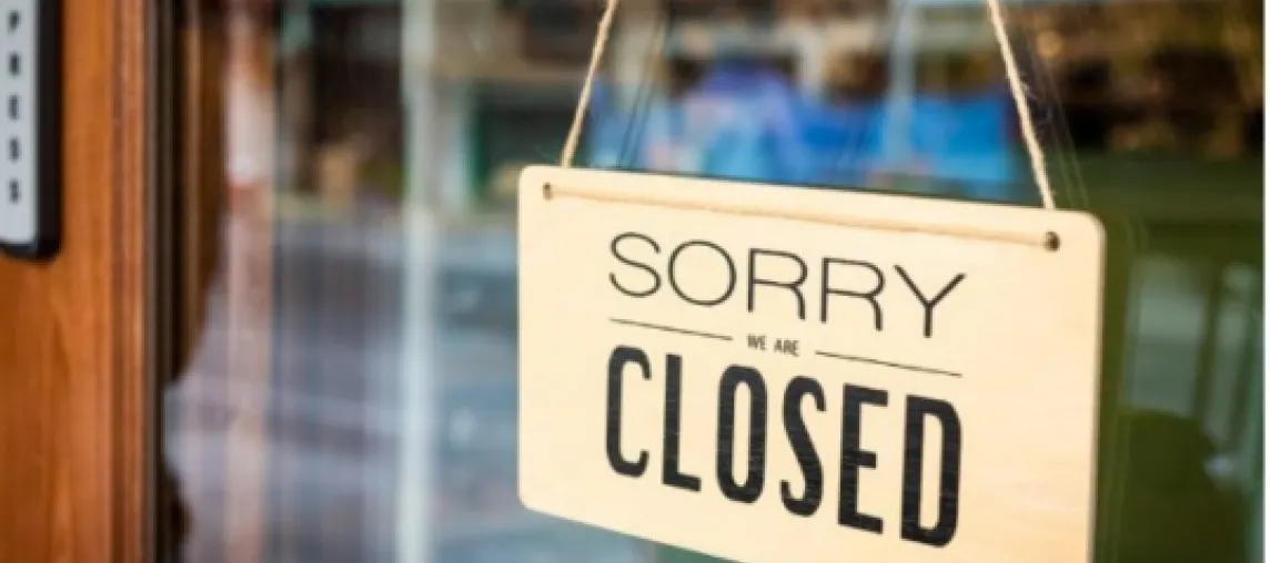 cartello con scritto closed